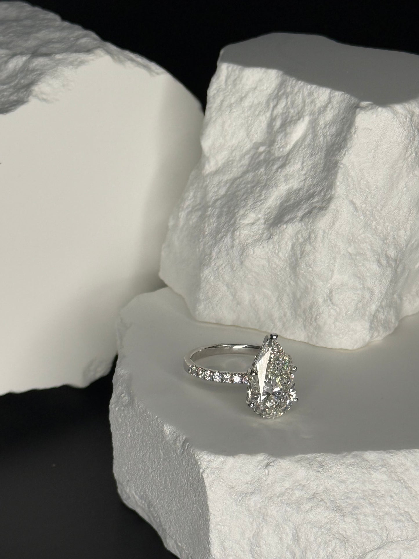 4 carat pear shaped diamond engagement ring