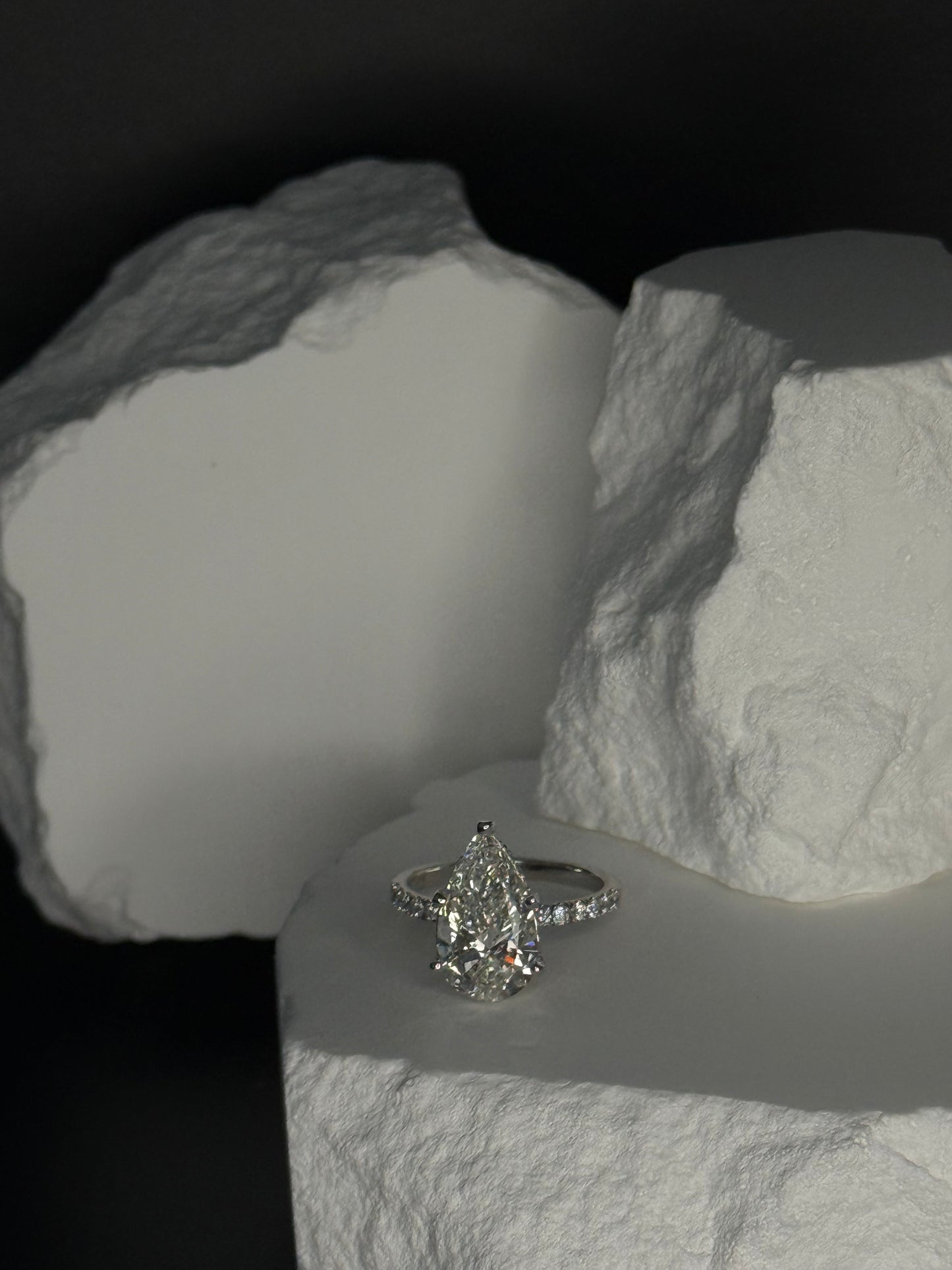 4 carat pear shaped diamond engagement ring